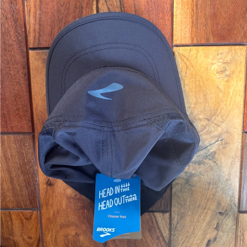 O/S  unisex Brooks Chaser cap (black)